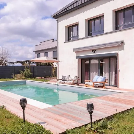 Дом отдыха Le Cube 3 Etoiles Avec Piscine Et Climatisation