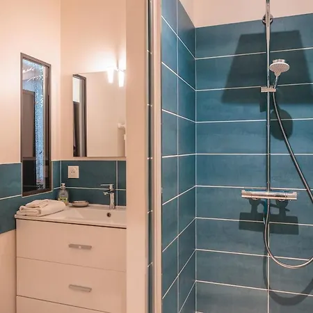 Le Cube 3 Etoiles Avec Piscine Et Climatisation Holiday home *