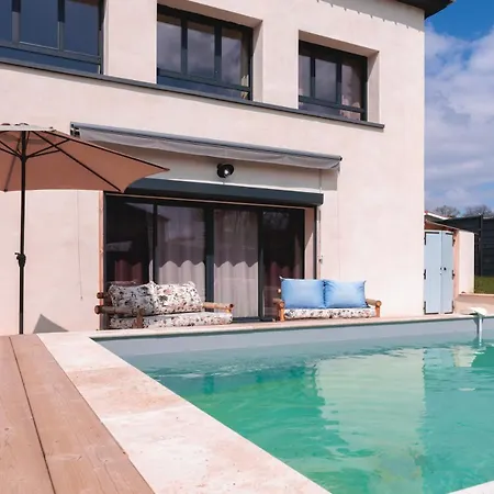 Le Cube 3 Etoiles Avec Piscine Et Climatisation *