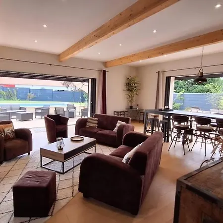 Le Cube 3 Etoiles Avec Piscine Et Climatisation Holiday home